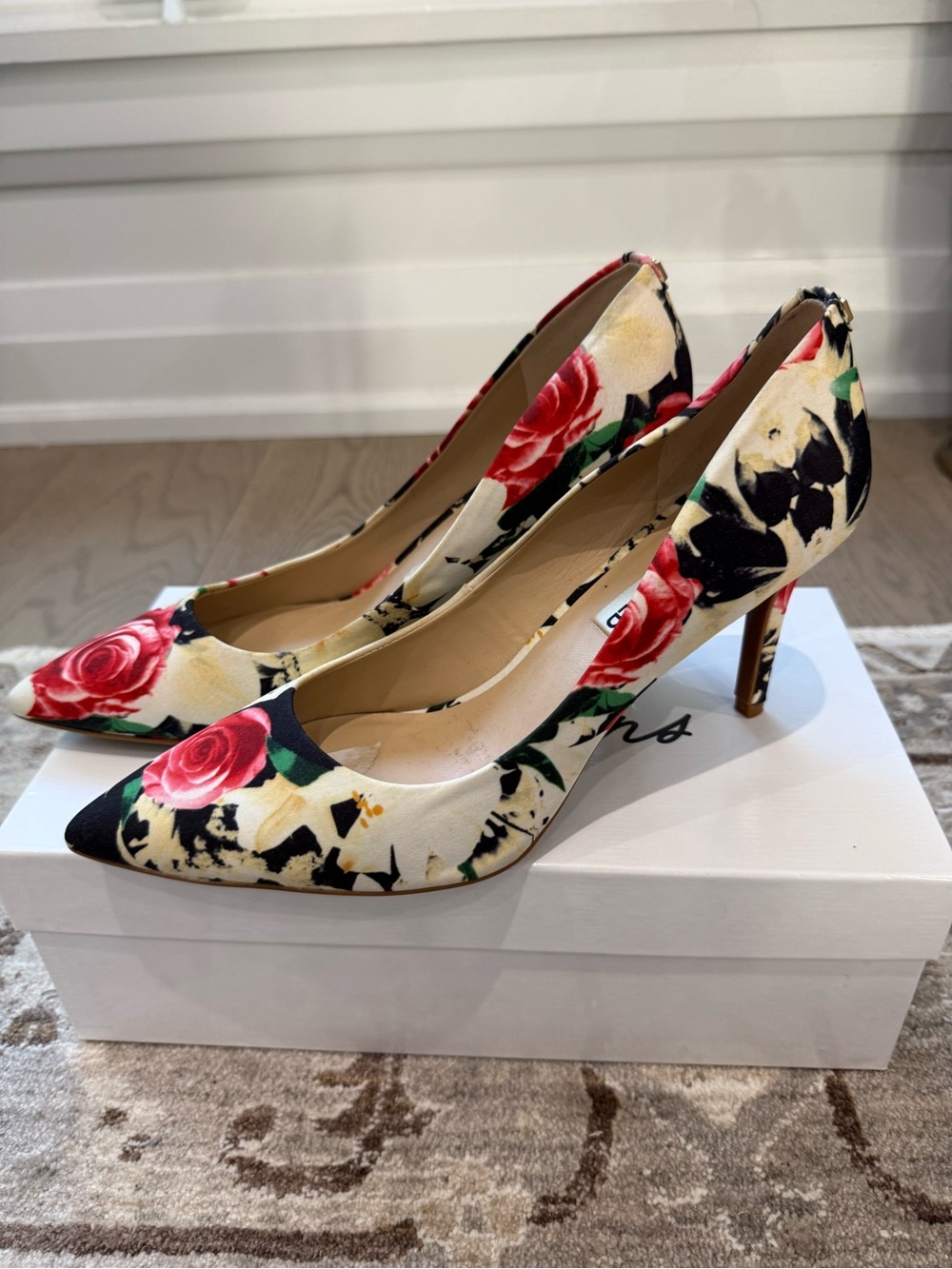 Karl largerfeld Floral Pointed-Toe High Heels - Red Rose Print